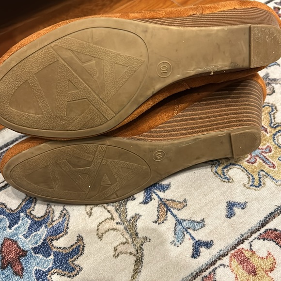 LOT of 3 pairs of booties in nice condition. All Size 10. - Picture 6 of 6